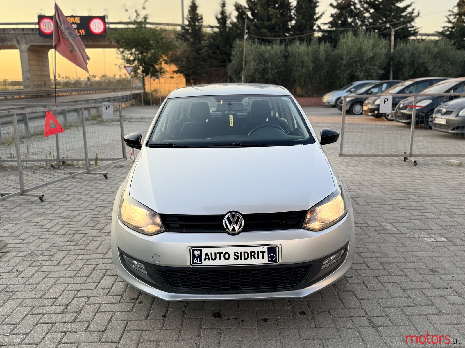 2011' Volkswagen Polo photo #3