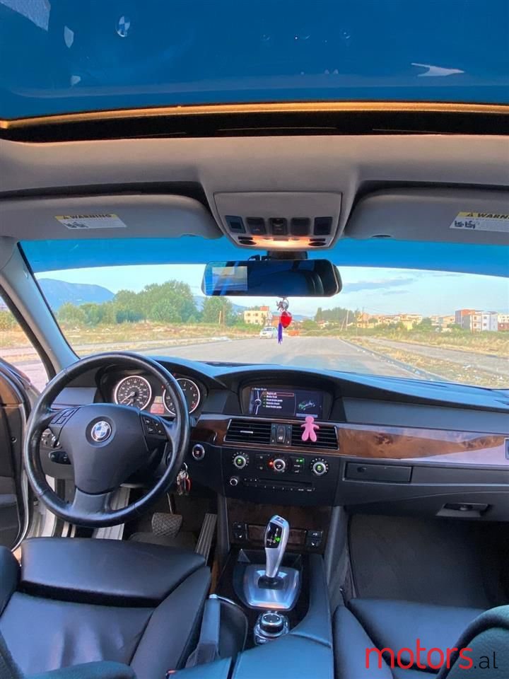 2010' BMW 528 photo #2