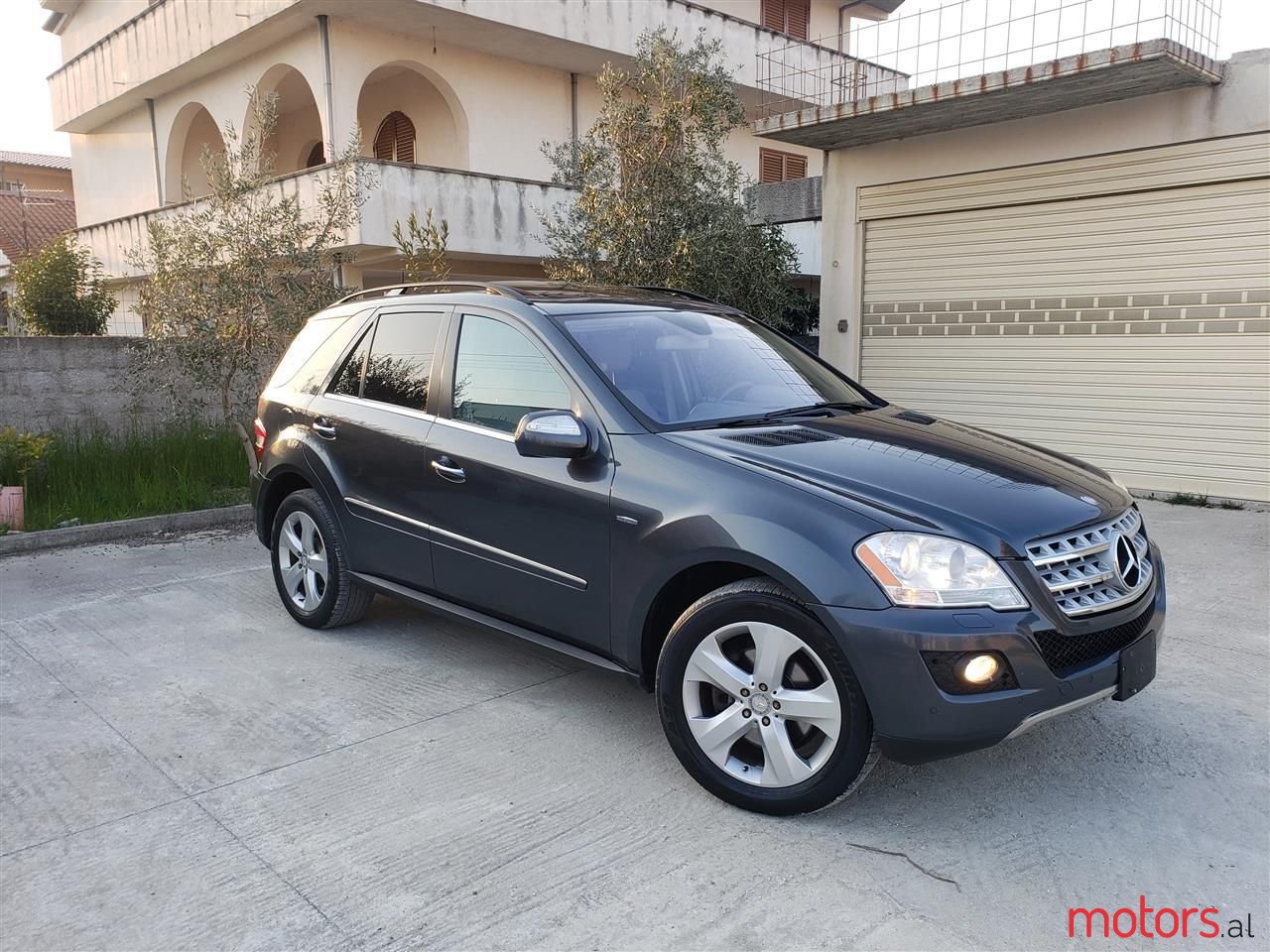 2011' Mercedes-Benz ML 350 photo #1