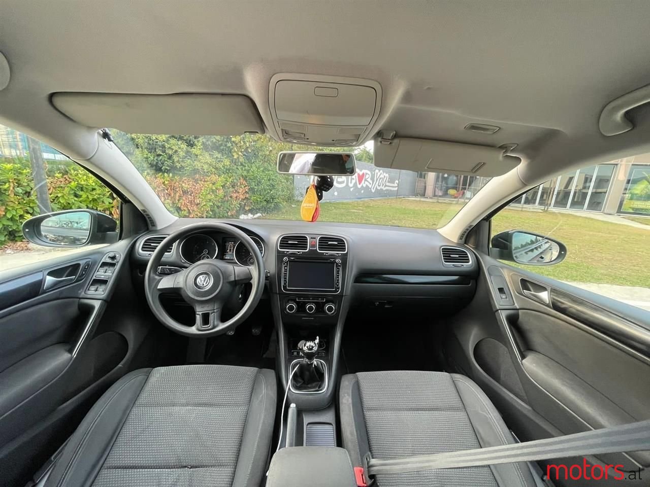 2009' Volkswagen Golf photo #5