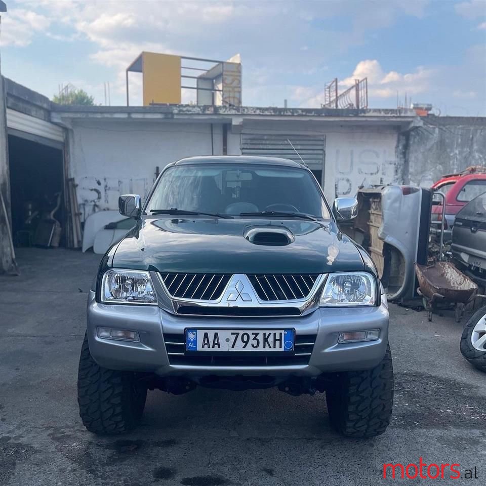 2002' Mitsubishi L200 photo #1