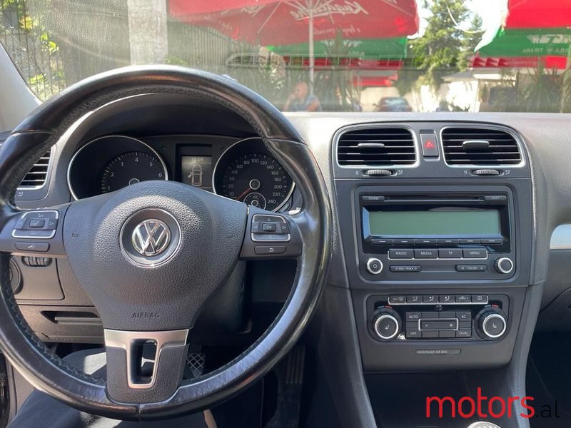 2010' Volkswagen Golf photo #3