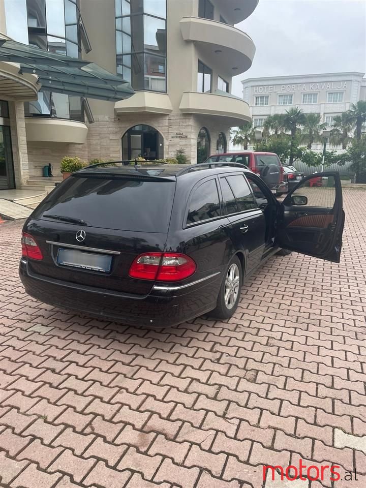 2008' Mercedes-Benz E 220 photo #5