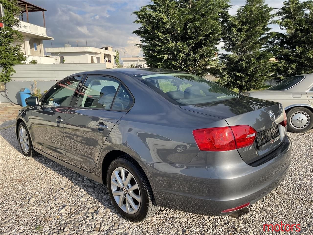 2011' Volkswagen Jetta photo #3