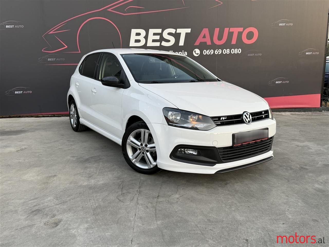 2014' Volkswagen Polo photo #1