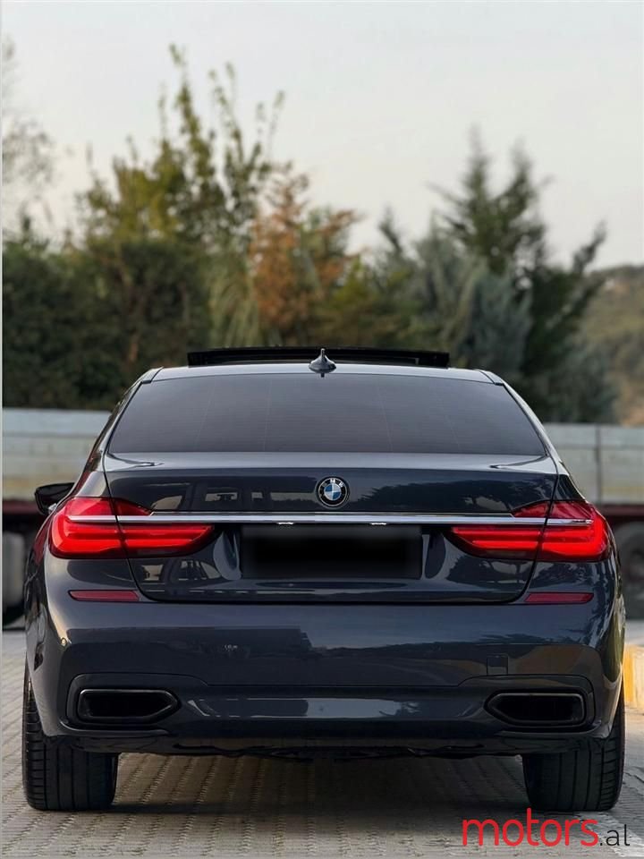 2017' BMW 750 photo #5