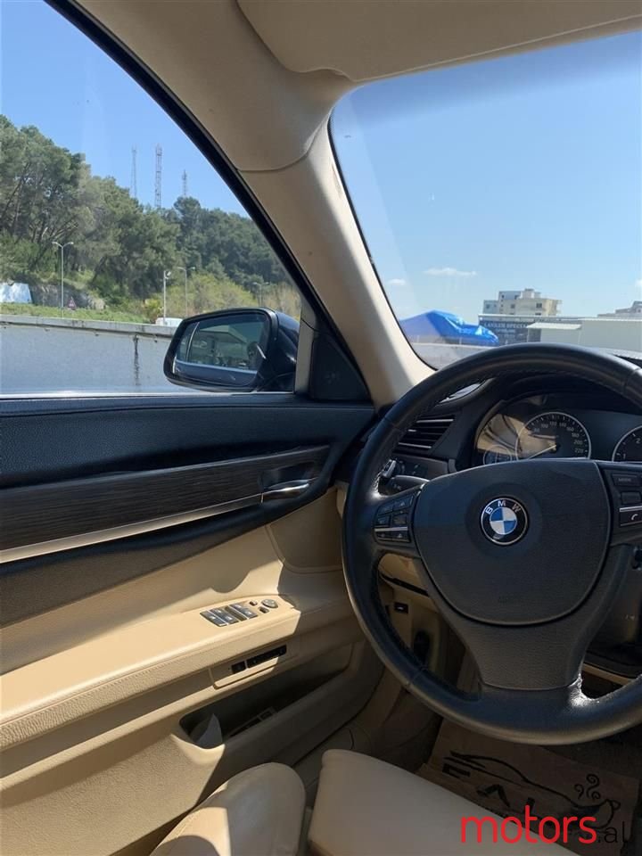 2012' BMW 740 photo #6