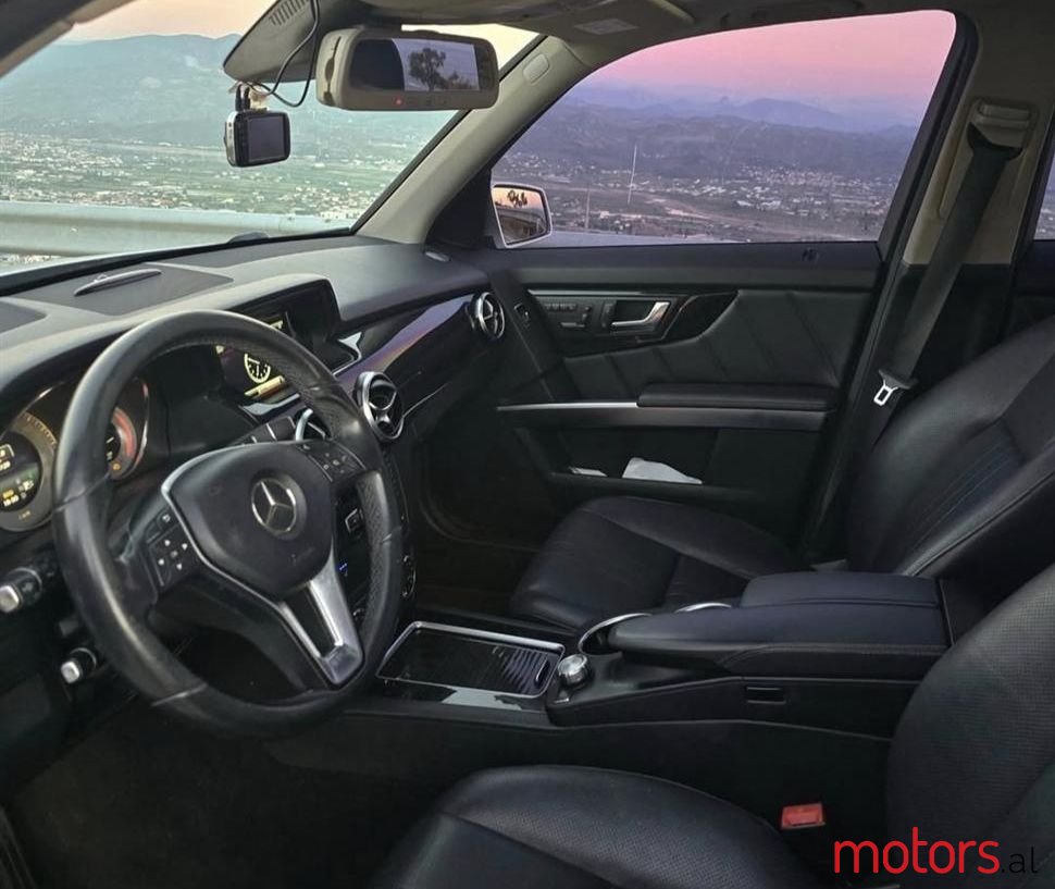 2015' Mercedes-Benz GLK 220 photo #3