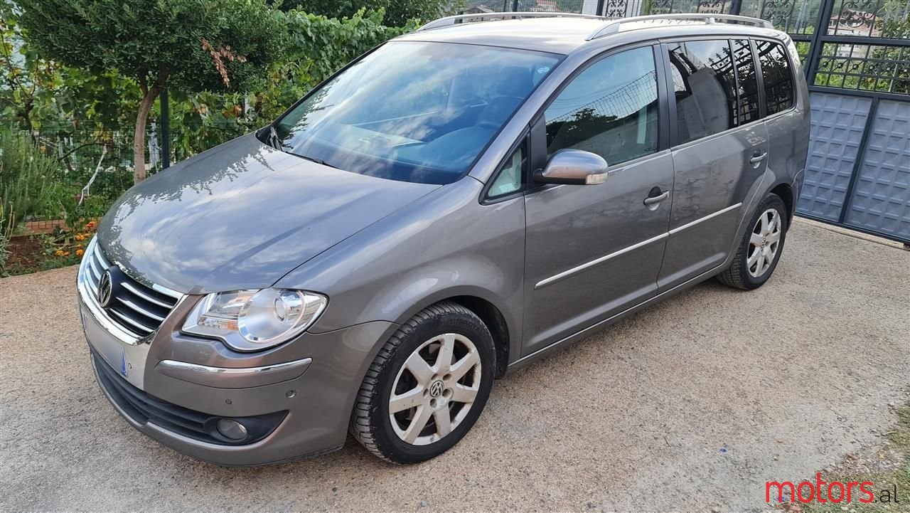 2008' Volkswagen Touran photo #3