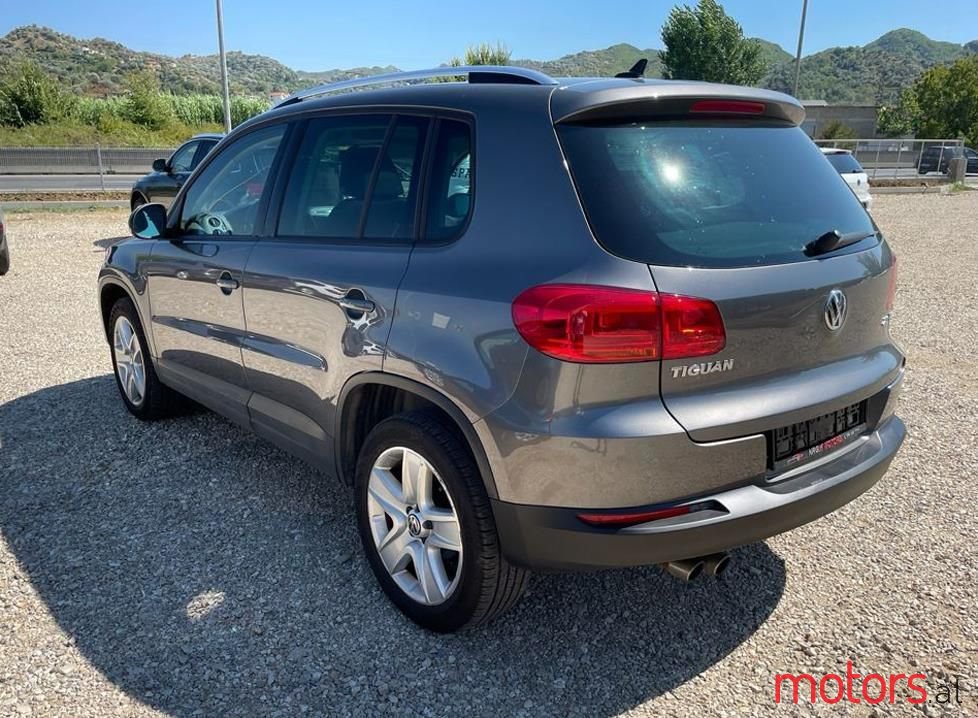 2012' Volkswagen Tiguan photo #2
