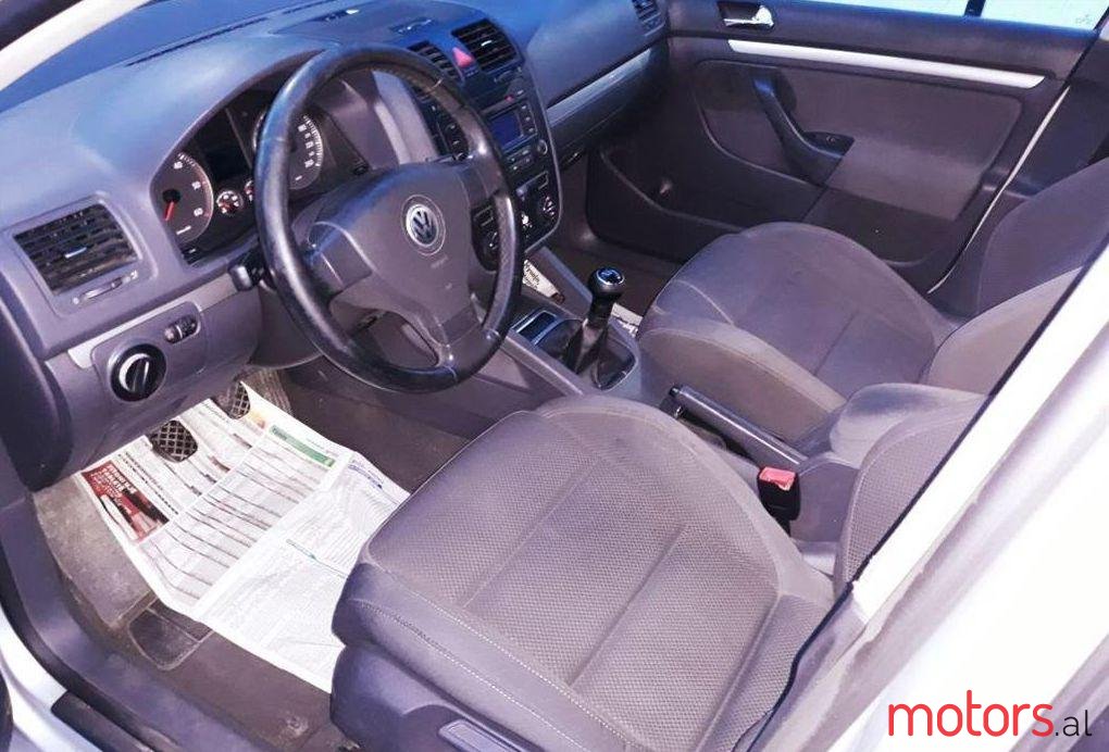 2005' Volkswagen Golf photo #2