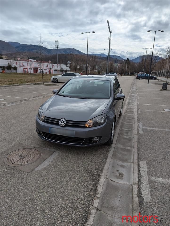 2010' Volkswagen Golf photo #2