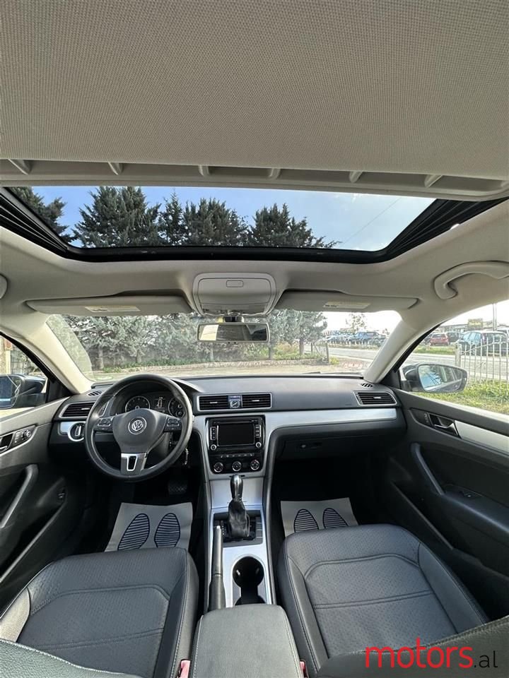 2013' Volkswagen Passat photo #3