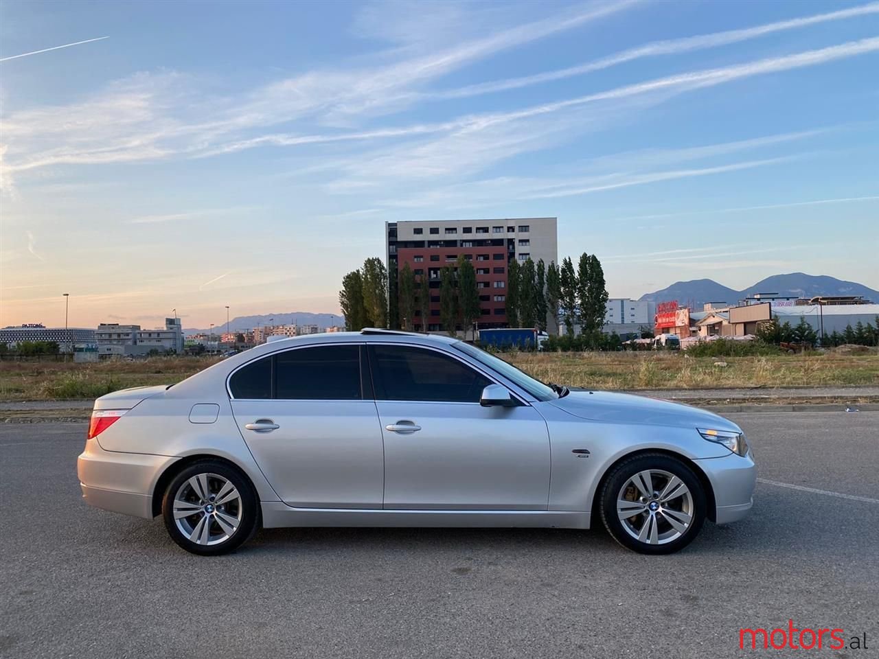 2010' BMW 528 photo #1