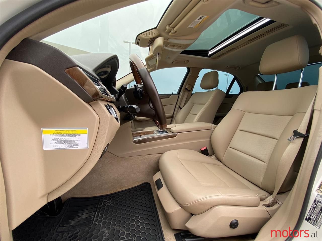 2011' Mercedes-Benz E 350 photo #5