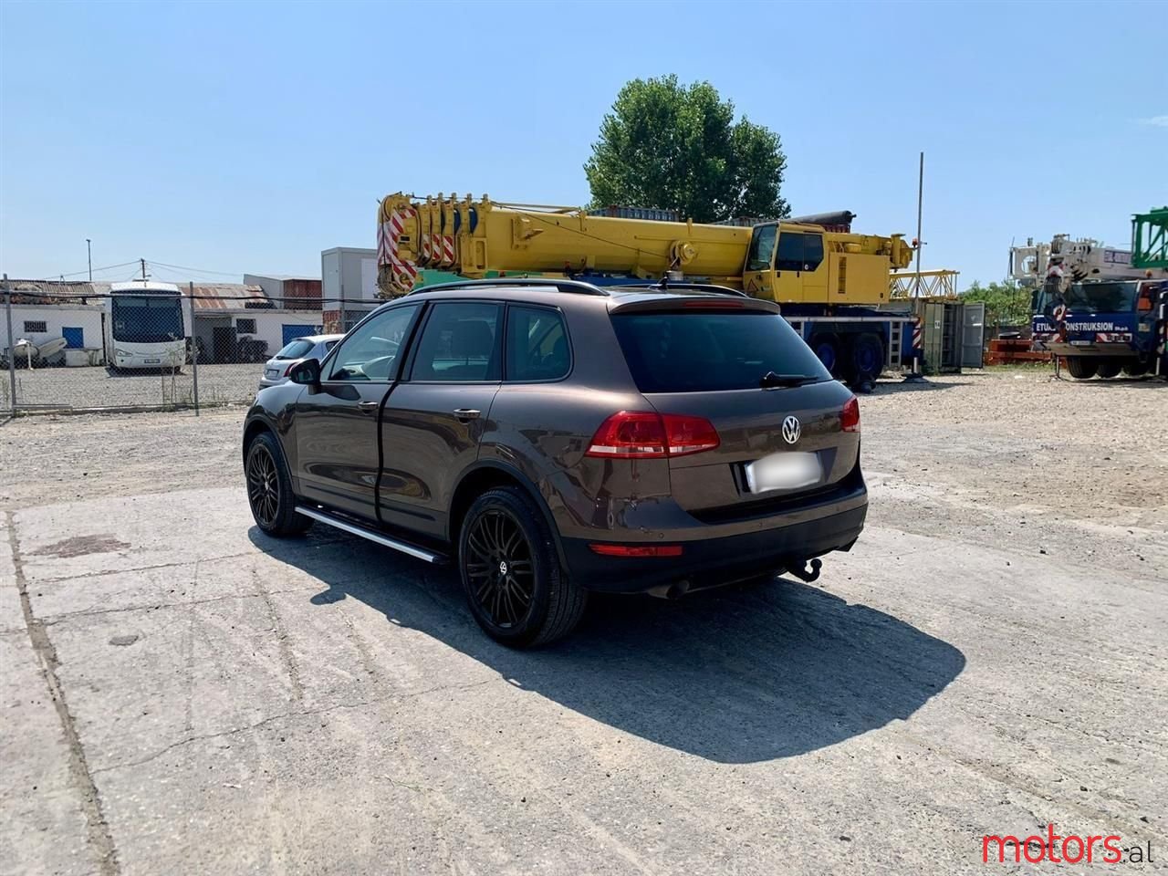 2011' Volkswagen Touareg photo #6