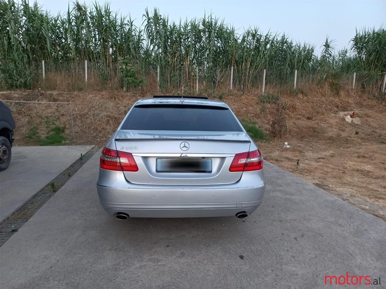 2010' Mercedes-Benz 300 photo #2