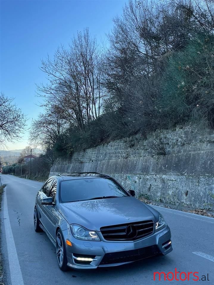 2012' Mercedes-Benz C 300 photo #1
