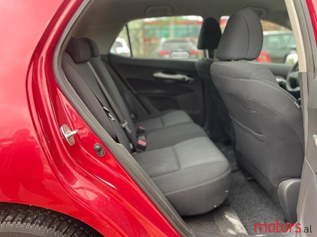 2011' Toyota Auris photo #2