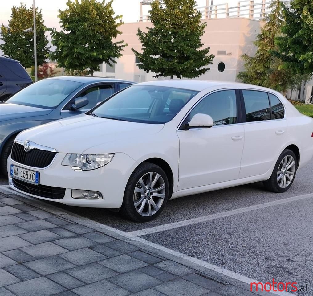 2012' Skoda Superb photo #1
