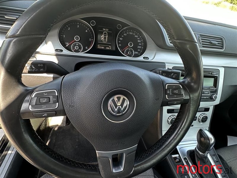2013' Volkswagen Passat photo #4