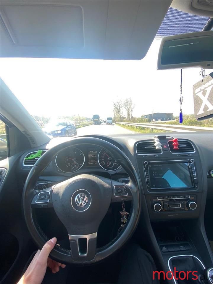 2010' Volkswagen Golf photo #4