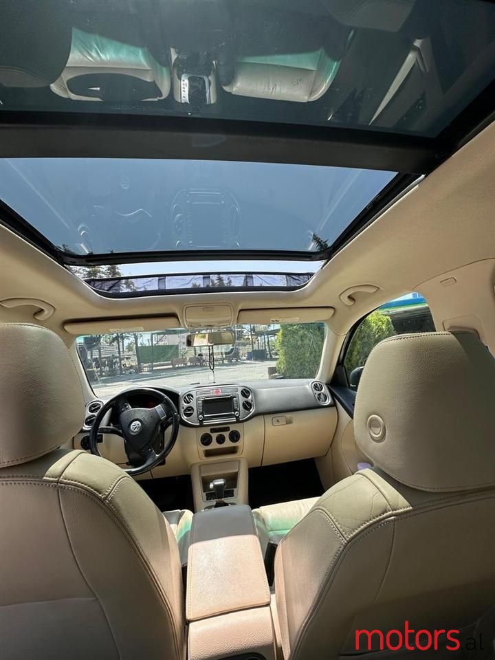 2009' Volkswagen Tiguan photo #1