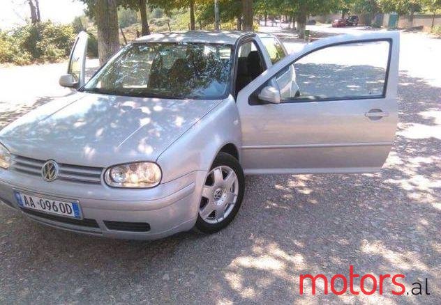 2001' Volkswagen Golf photo #1