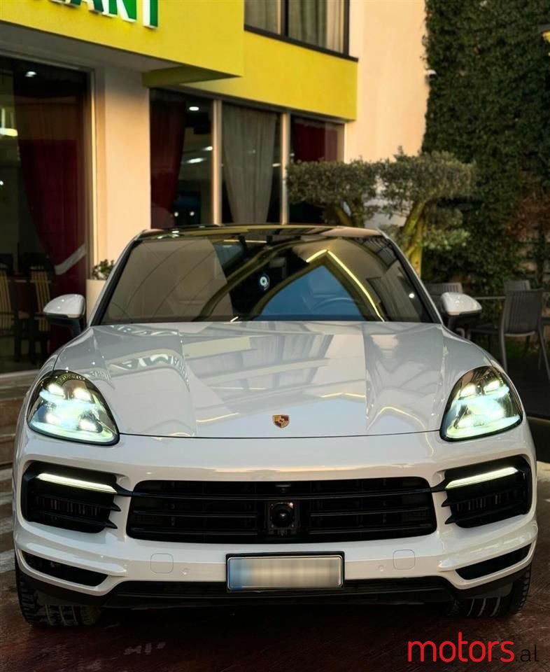 2021' Porsche Cayenne photo #2