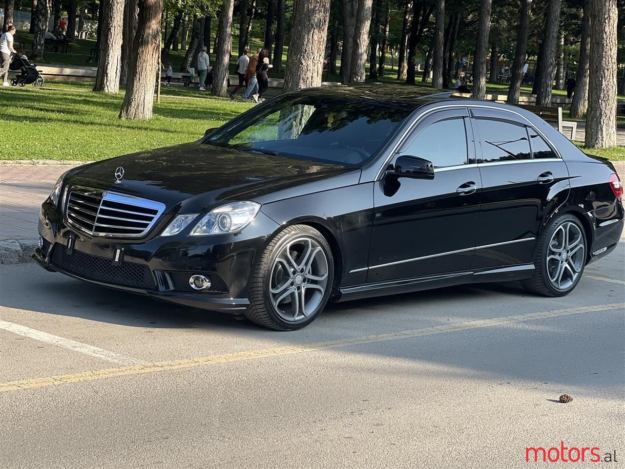 2009' Mercedes-Benz E 350 photo #1