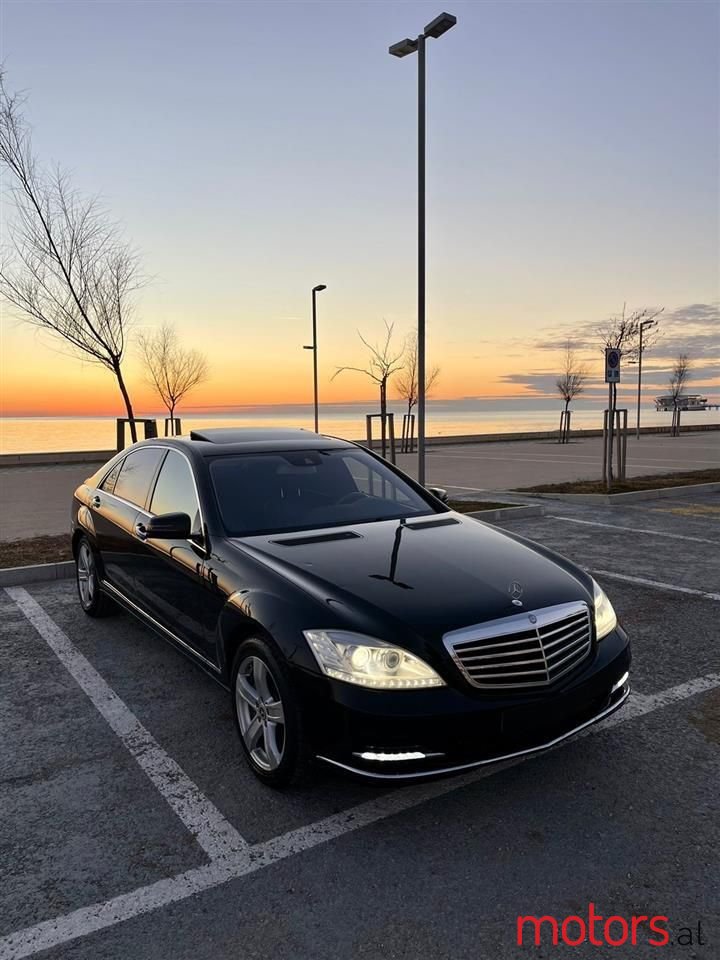 2011' Mercedes-Benz S 550 photo #1