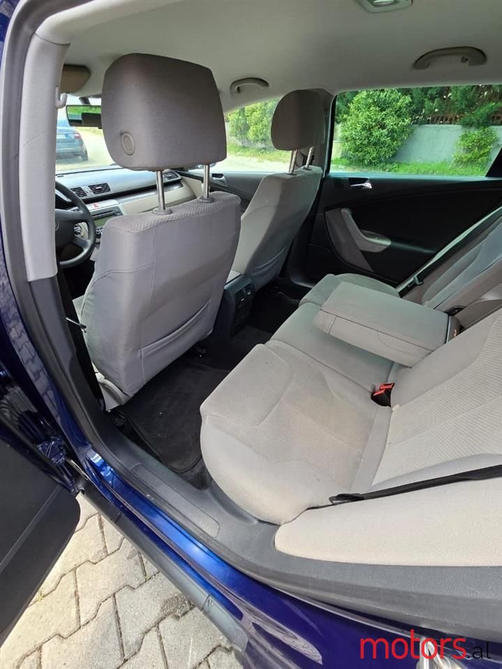 2006' Volkswagen Passat photo #6