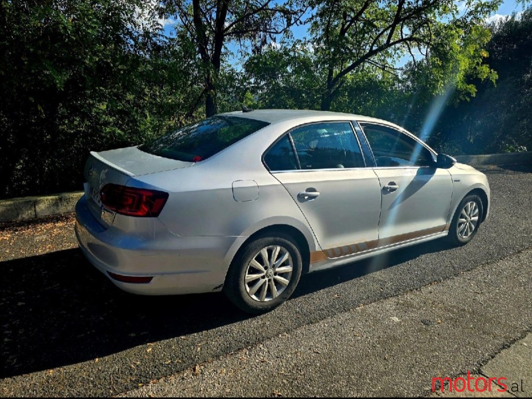 2013' Volkswagen Jetta photo #2
