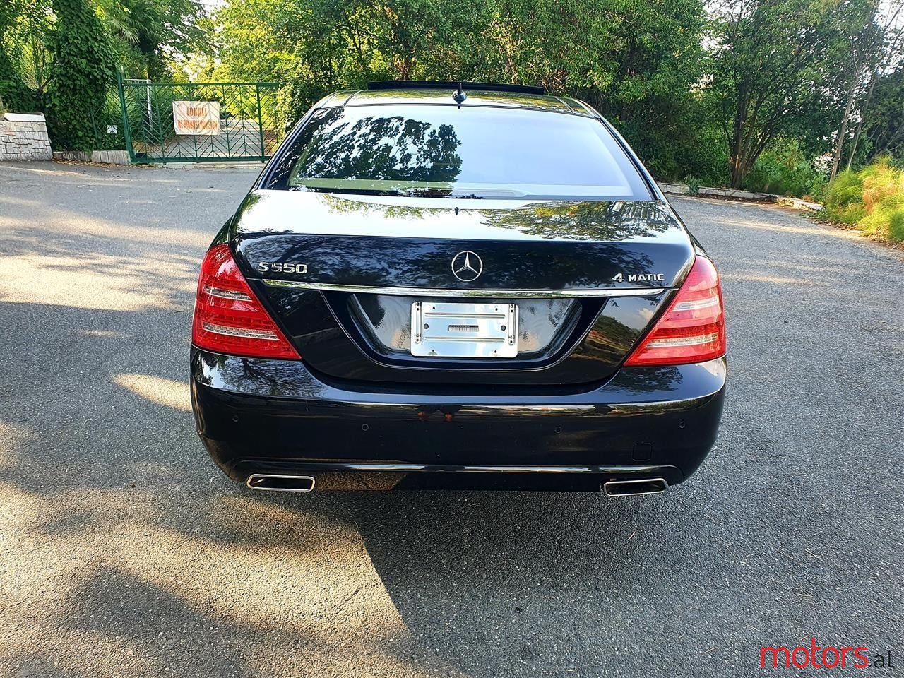 2011' Mercedes-Benz S 550 photo #4