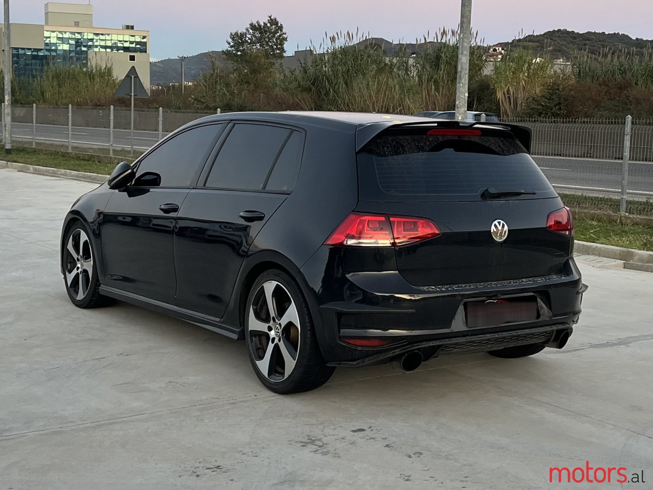 2014' Volkswagen Golf photo #4