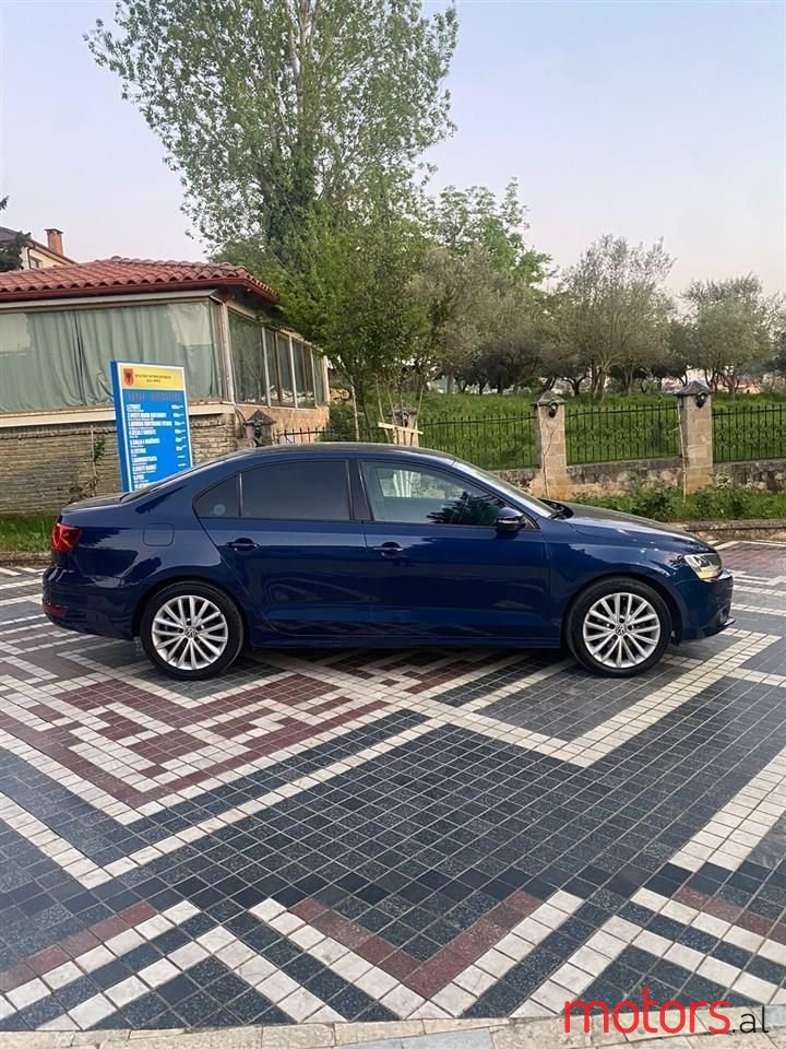 2012' Volkswagen Jetta photo #3