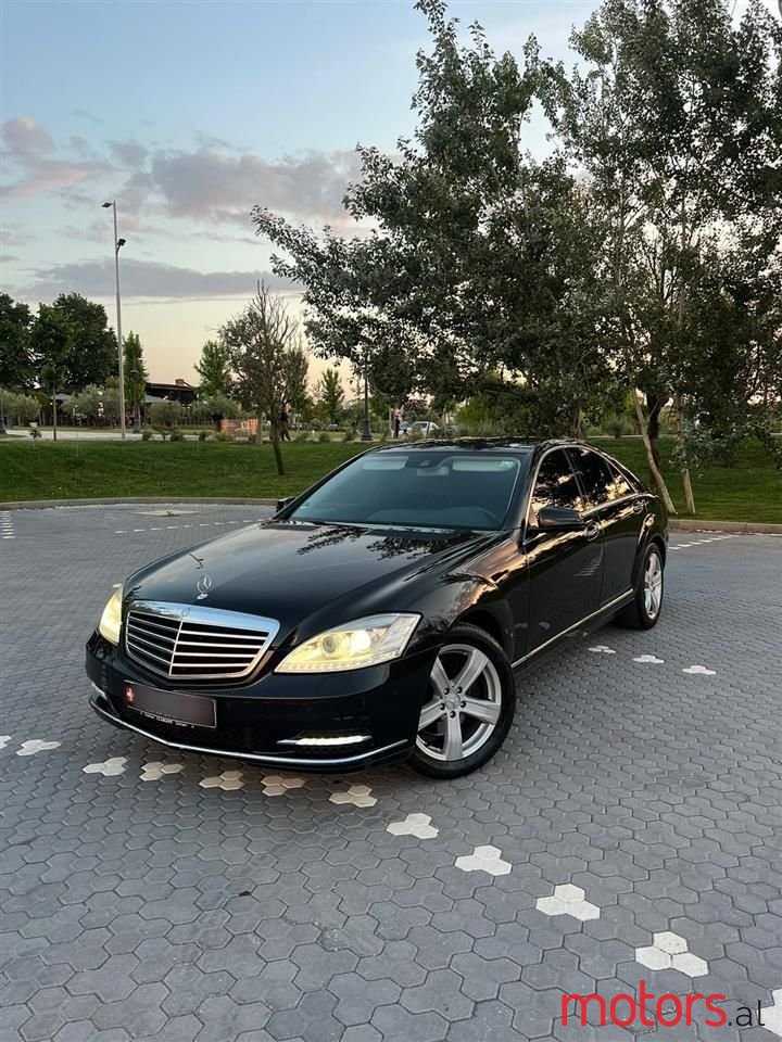 2009' Mercedes-Benz S 320 photo #1