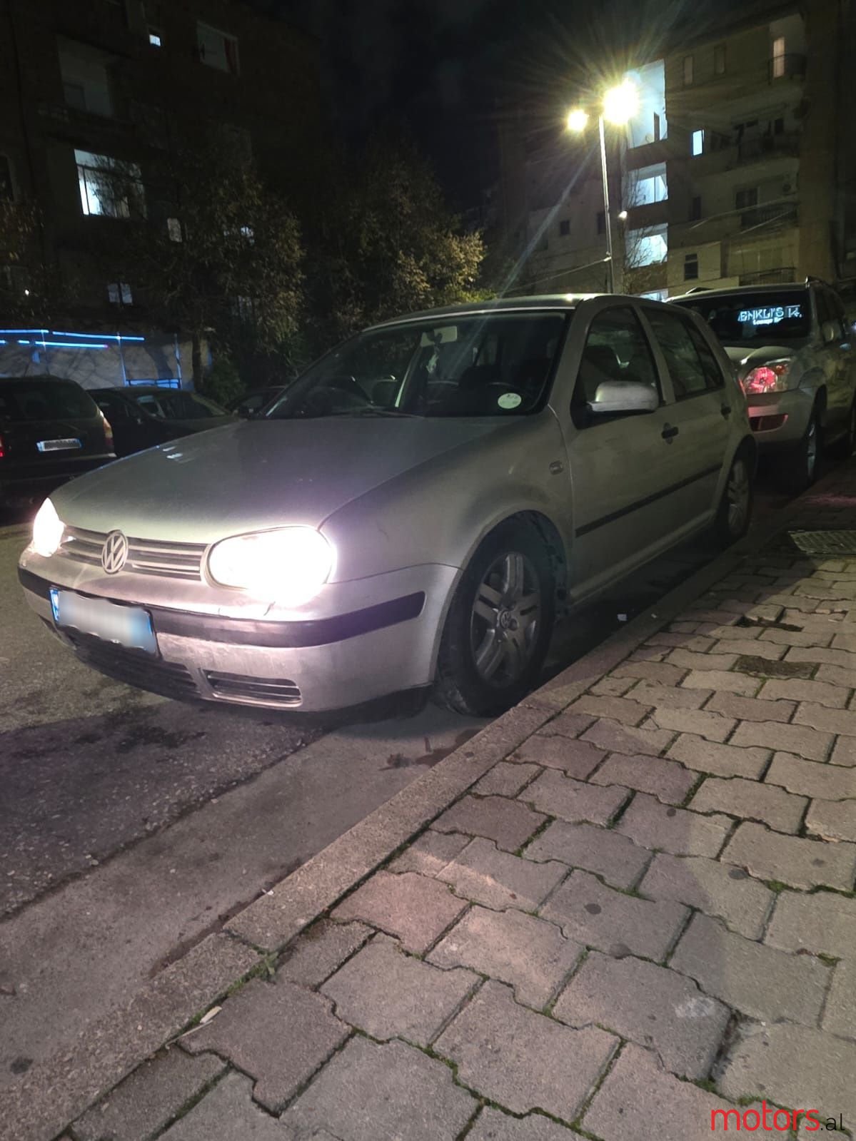 2002' Volkswagen Golf photo #1