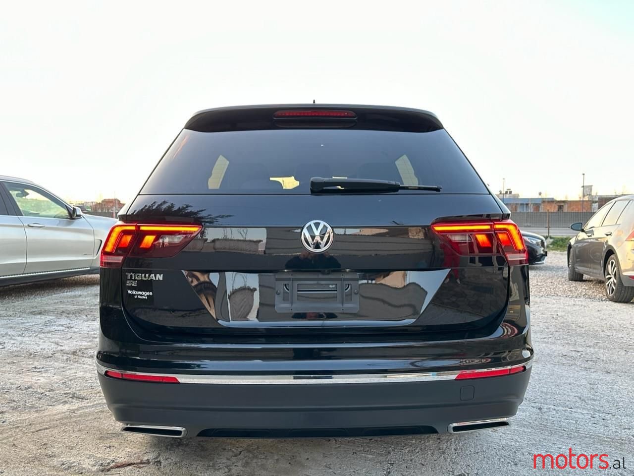 2020' Volkswagen Tiguan photo #2