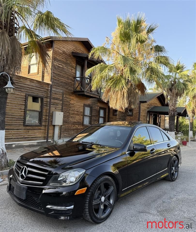 2012' Mercedes-Benz 300 photo #2