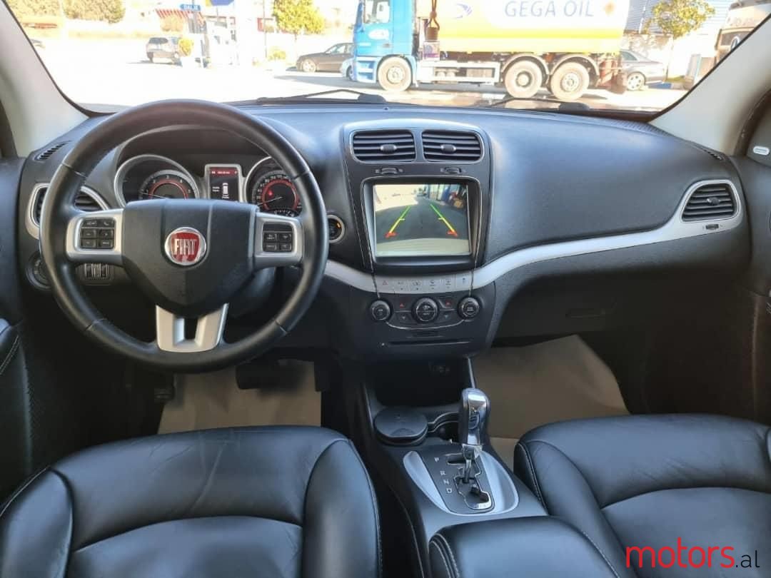 2013' Fiat Freemont photo #2