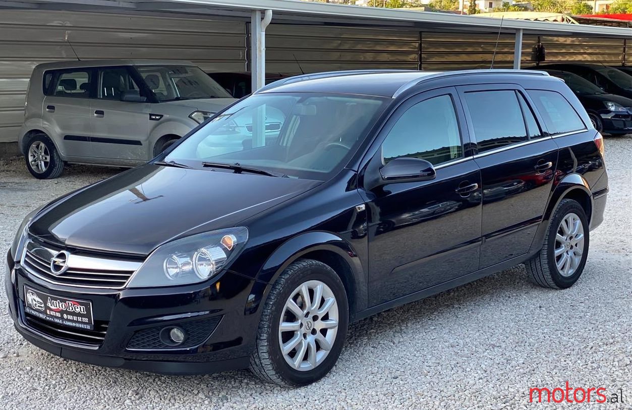 2008' Opel Astra photo #1