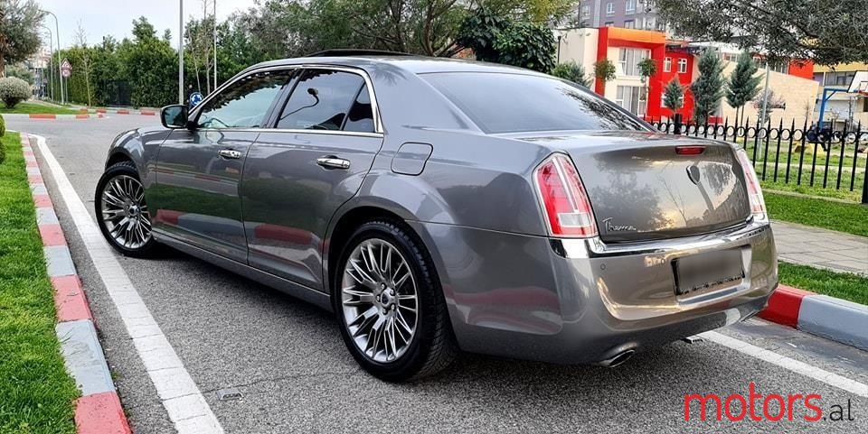 2012' Lancia Thema photo #5