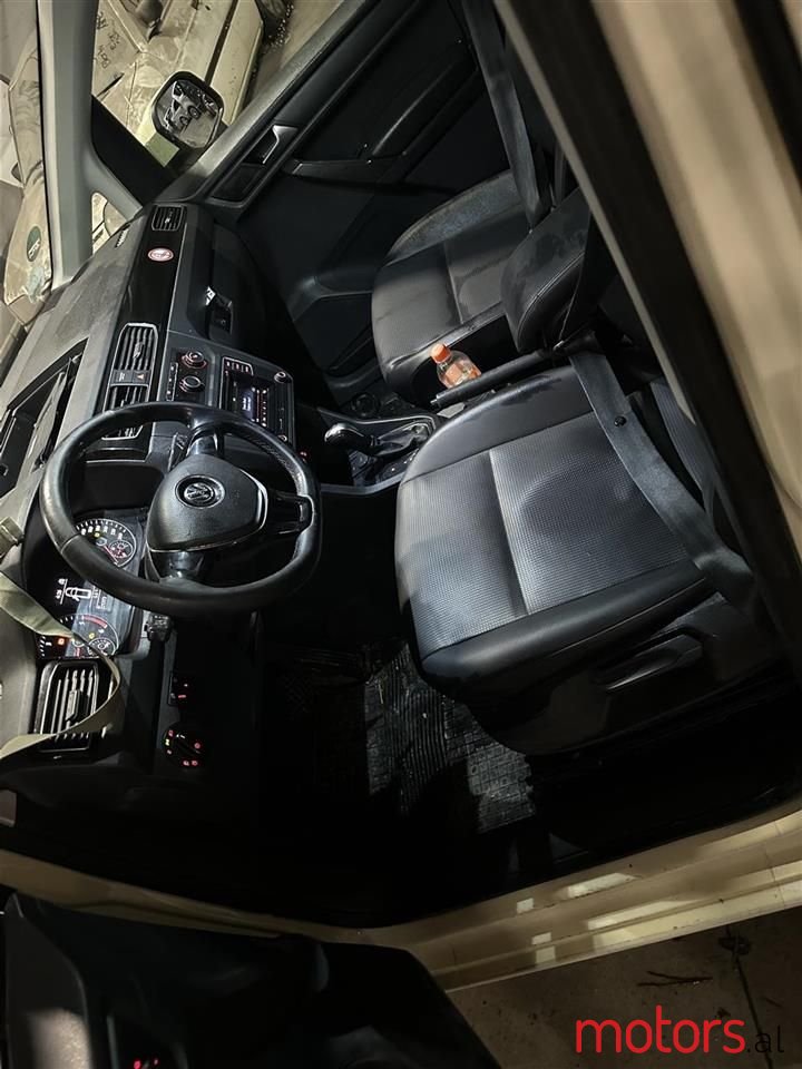 2017' Volkswagen Caddy photo #2