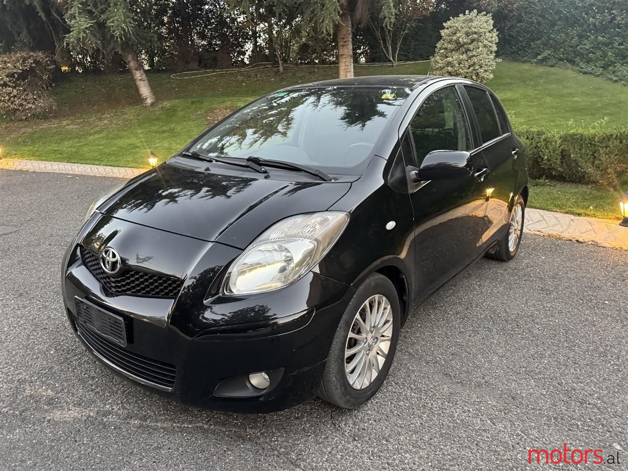 2009' Toyota Yaris photo #3