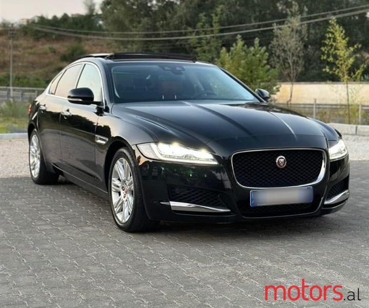 2015' Jaguar XF photo #6