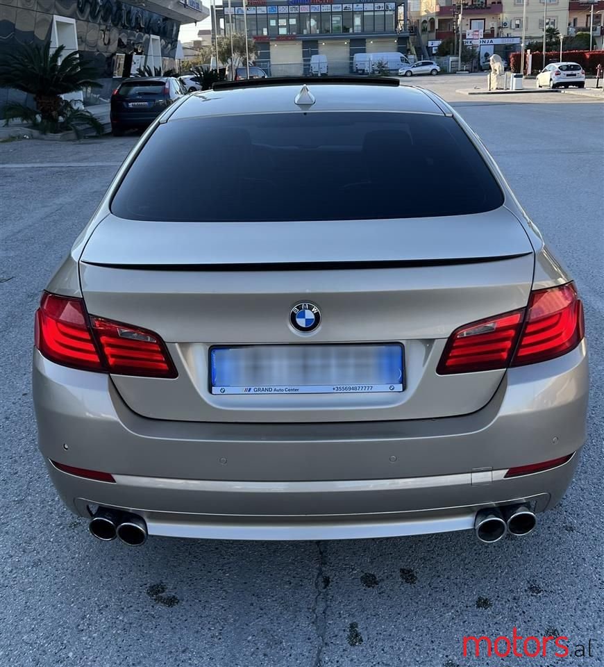 2011' BMW 528 photo #5