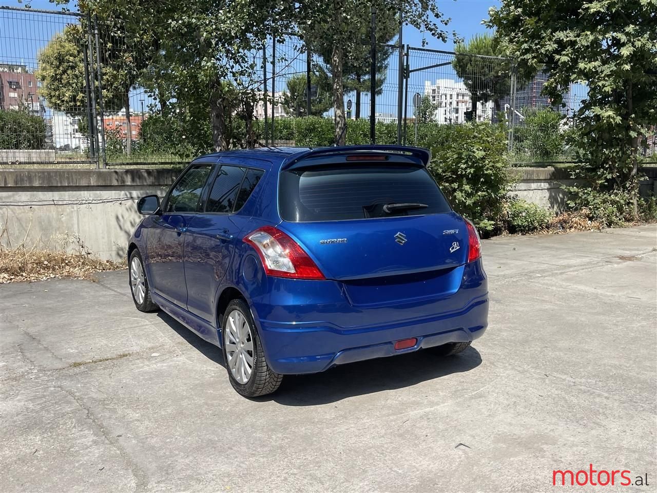 2011' Suzuki Swift photo #4