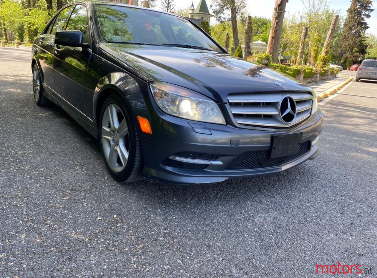 2011' Mercedes-Benz C 300 photo #1