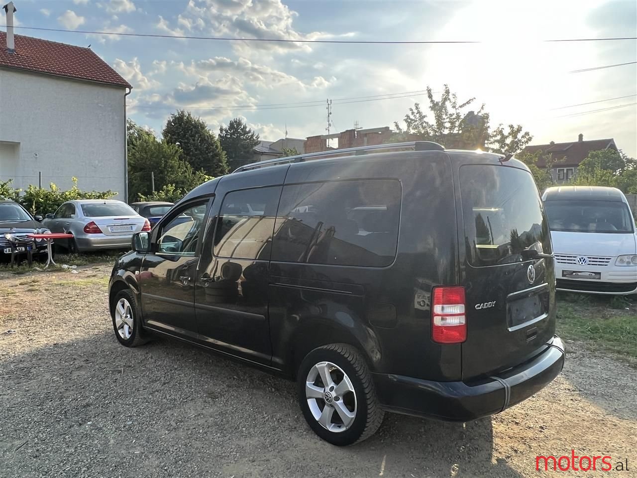 2011' Volkswagen Caddy photo #5